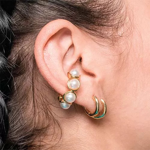 Ear cuff large round pearl bow