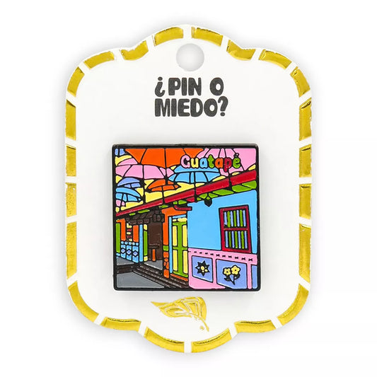 Pin metálico Guatapé Sombrillas