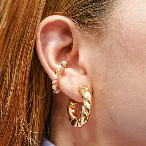 Ear cuff Of pearls and points